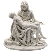 La Pietà di Michelangelo in porcellana di Capodimonte, altezza 44 cm