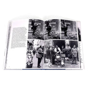 Libro fotografico "La Napoli di Bellavista" di Luciano De Crescenzo aperto su una pagina di foto