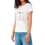 T Shirt donna bianca con stampa Uomo Vitruviano di Leonardo Da Vinci indossata